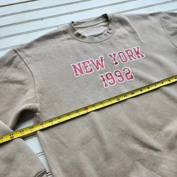 New York 1992 Sweatshirt Beige Red Unisex Yankee Colored Crewneck Sz M - Picture 10 of 10